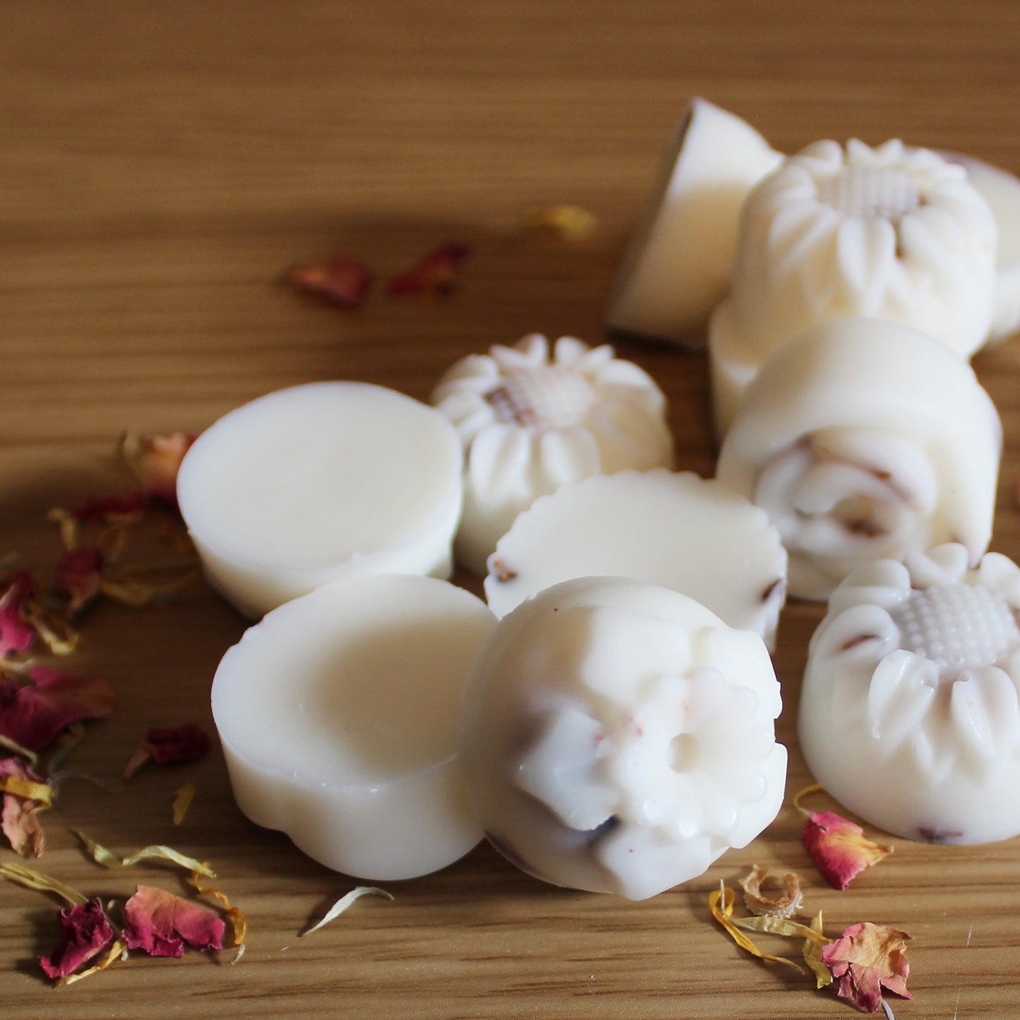 Cedarwood & Jasmine Botanical Wax Melts — Infused with White Willow Bark (Pack of 14)