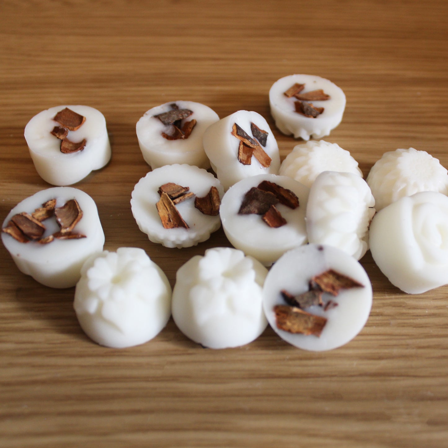 Christmas Spice Botanical Wax Melts — Infused with Dried Cinnamon (Pack of 14)