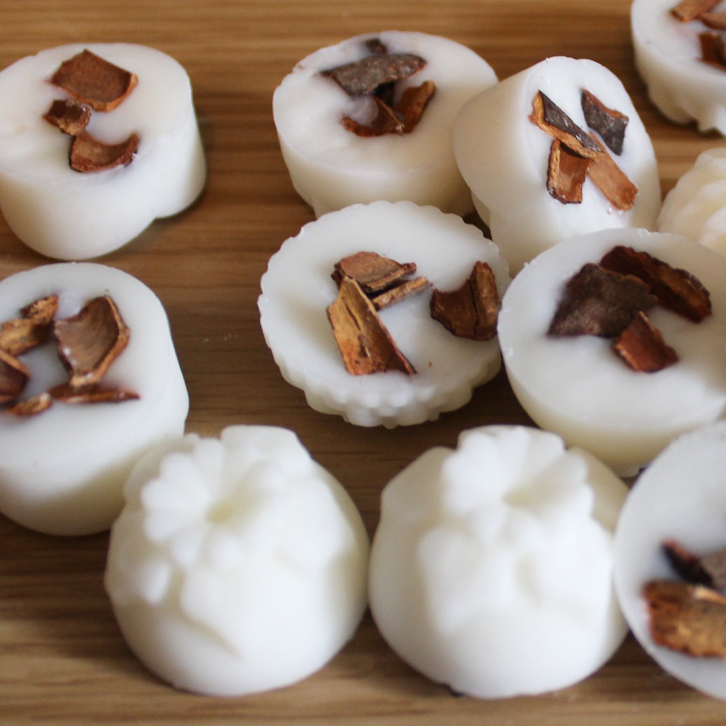 Christmas Spice Botanical Wax Melts — Infused with Dried Cinnamon (Pack of 14)
