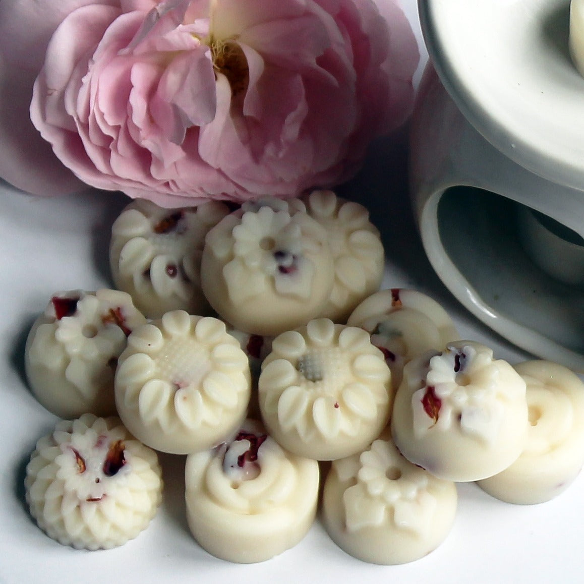 Botanical Soy Wax Melts Rose & Amber | Pack of 14 | Hand-Poured | Handmade in Sussex